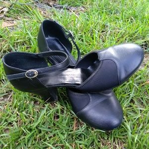 Capezio character shoes